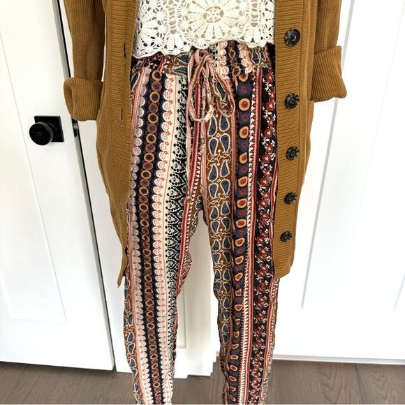 American Eagle Lightweight Patterned Joggers | Size S - Picture 2 of 8